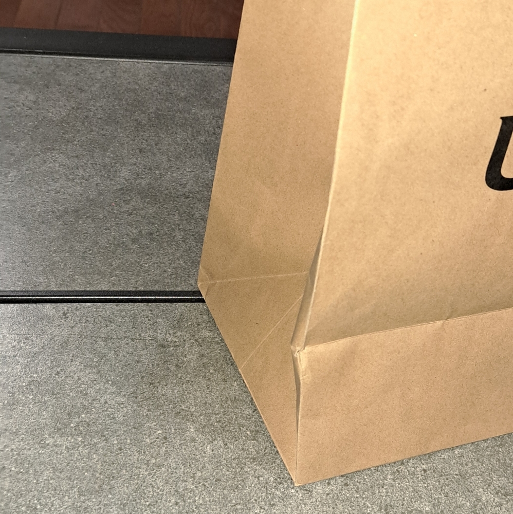 UGG GIFT BAG - Picture 4 of 7
